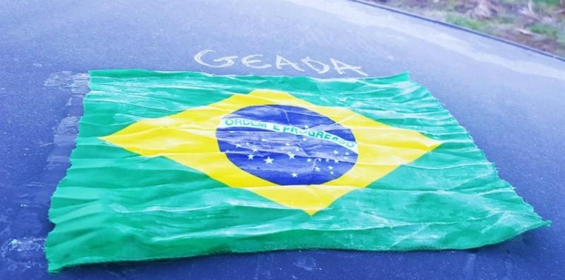 Bandeira Nacional congelada a -3.8ºC em São Joaquim 