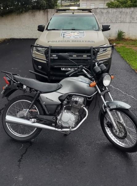 Motocicleta furtada no Centro de Criciúma é recuperada pela PM