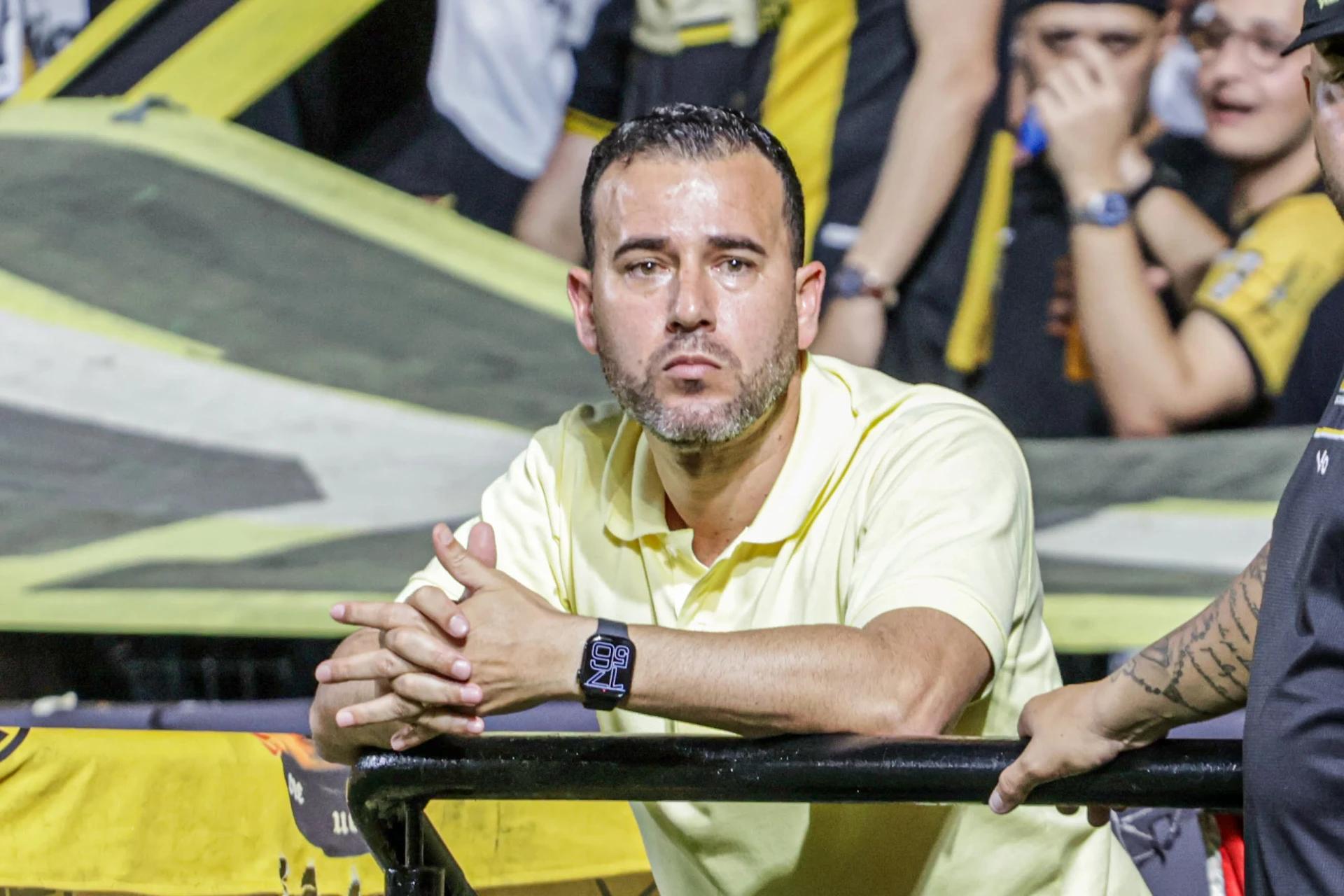 ‘Acho que cinco minutos é muito perante ao que a partida desenrolou’, lamenta Gasparino sobre acréscimos