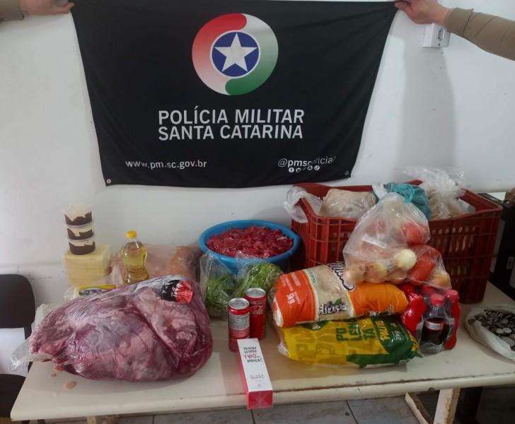PM de Araranguá prende mulher após furto em restaurante e recupera motocicleta