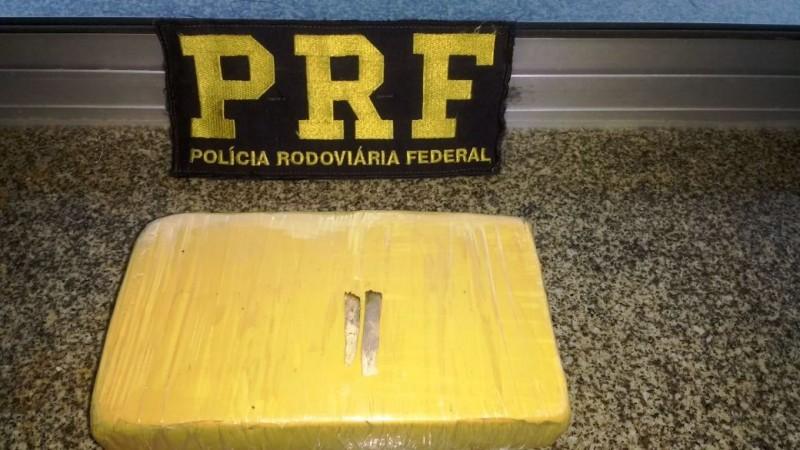 Adolescente é apreendido com droga dentro da calça