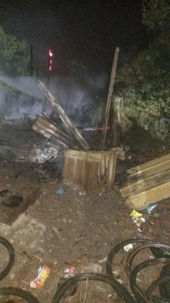 Casa de madeira é destruída por incêndio em Balneário Gaivota