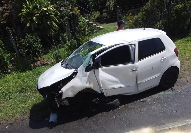  Capotamento deixa motorista ferido na SC-445 em Urussanga 