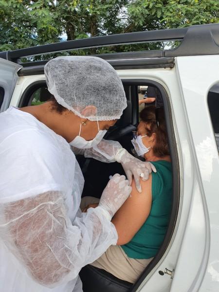 Siderópolis recebe 180 doses de vacina contra Covid-19 e realiza drive-thru nesta sexta