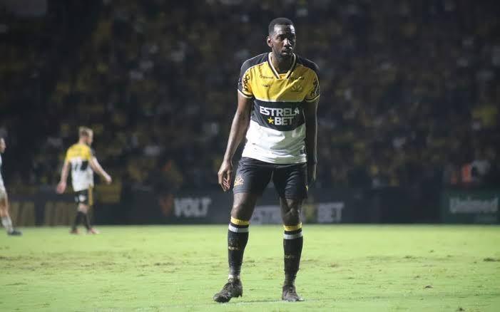Yannick Bolasie sente desconforto na posterior da coxa e não viaja com o elenco do Tigre