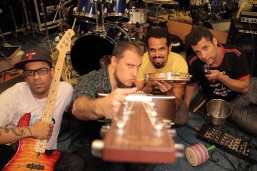 O Teatro Mágico lança novo CD em setembro