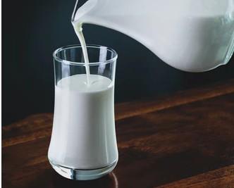 Empresa admite falha humana na entrega de leite com selo da alimentação escolar