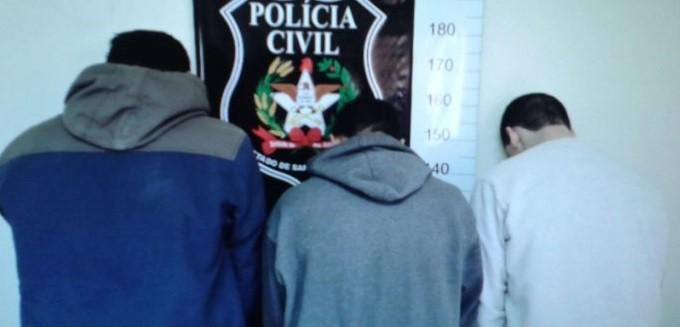 Trio suspeito de tráfico de drogas é preso pela Polícia Civil