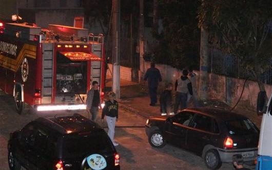 Casa abandonada pega fogo no bairro Comerciário