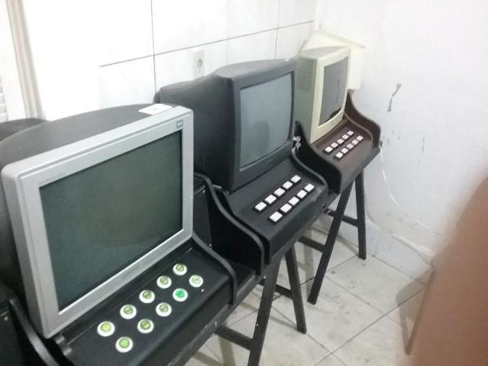 Máquinas caça-níqueis são apreendidas em estabelecimento 