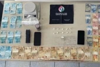 Duas pessoas são presas em flagrante por tráfico de drogas em Araranguá