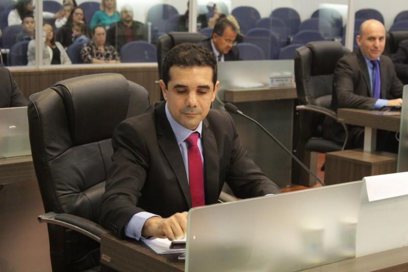Fernando Espíndola assume cadeira de Pereira na Câmara de Vereadores de Araranguá