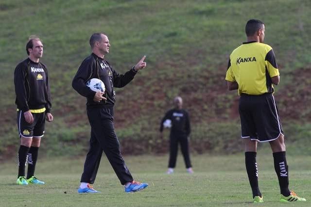 Em ascensão, Criciúma encara o Coritiba para ratificar nova fase
