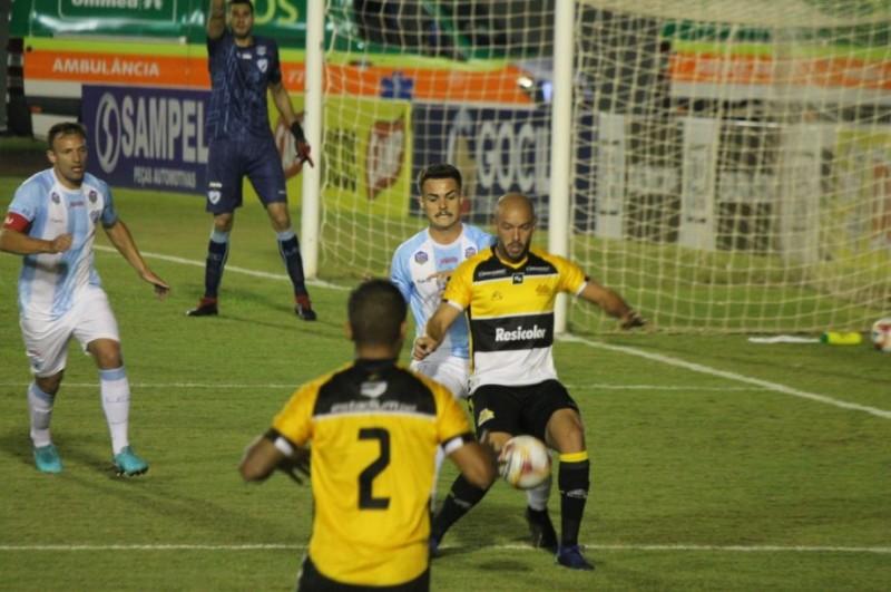 Michel perde pênalti e Criciúma desperdiça a chance de estrear com vitória na Série C