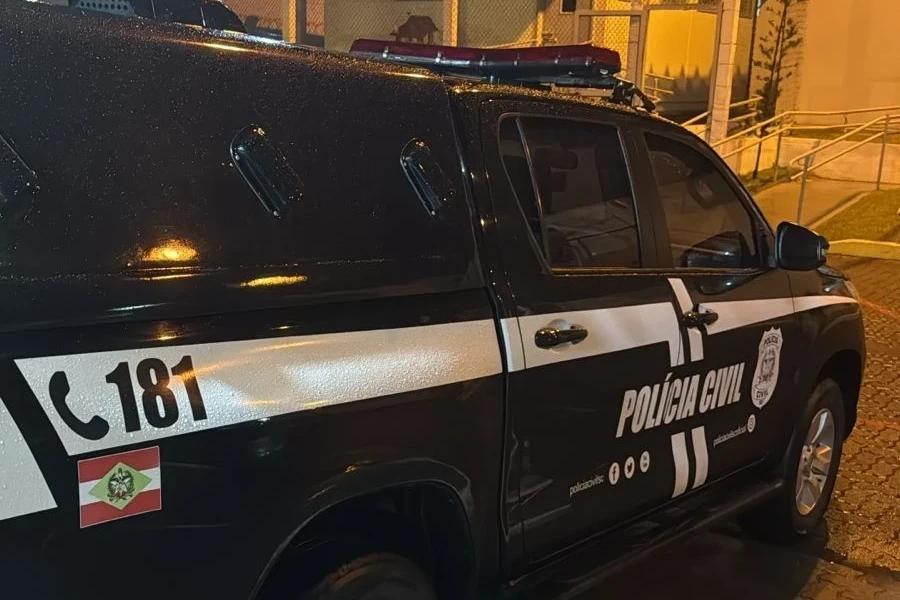Polícia Civil prende responsáveis por furto de roupas infantis em supermercado