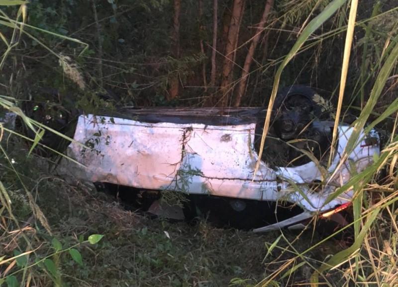 Motorista é hospitalizado após capotar carro em Urussanga 