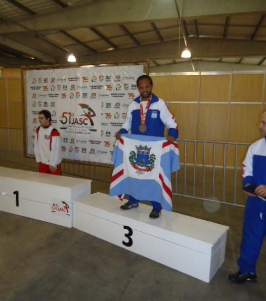 Carateca garante primeira medalha para Içara