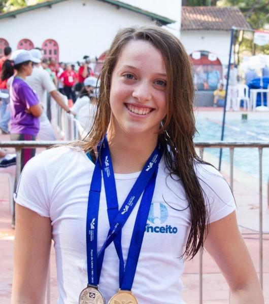 Nadadora tubaronense é promessa para as Olimpíadas de 2016