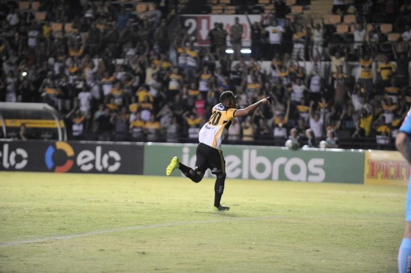 Reinaldo renova com o Criciúma por mais três anos
