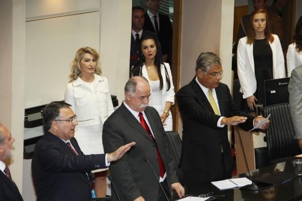 Empossado para segundo mandato, governador Colombo destaca economia catarinense