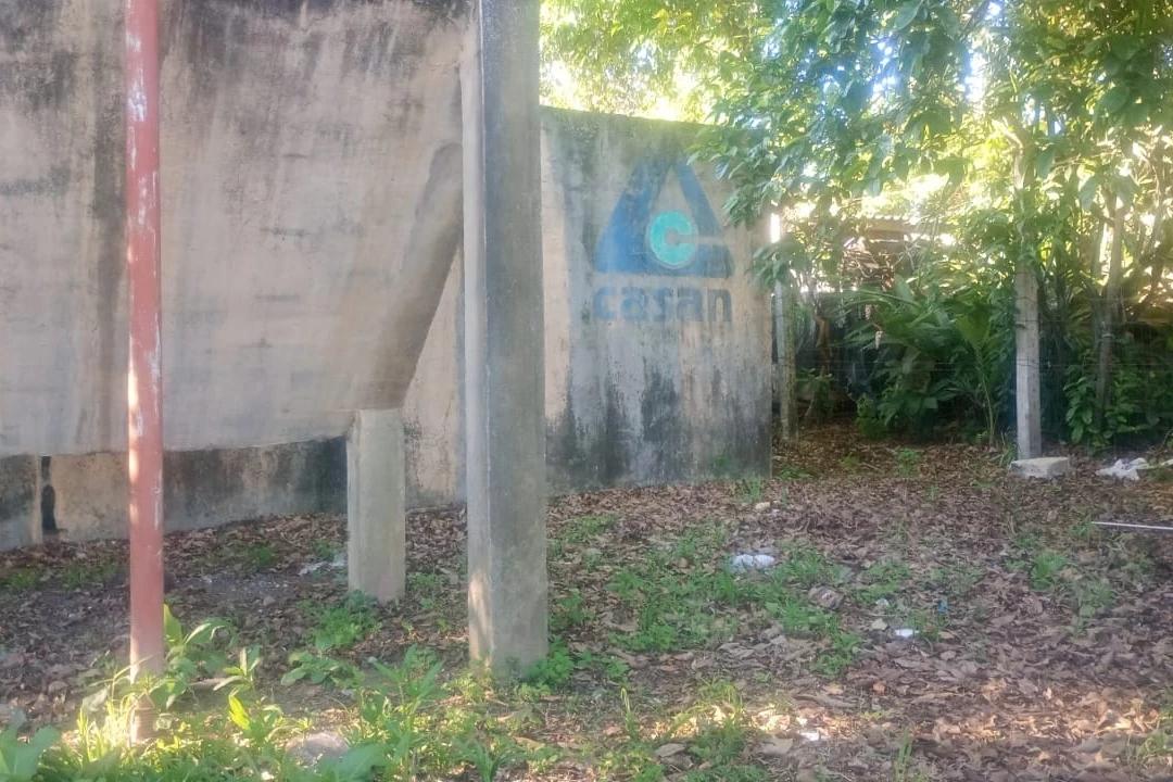 Criciúma: vereador pede informações sobre acúmulo de lixo e uso de drogas em torno de estação da Casan