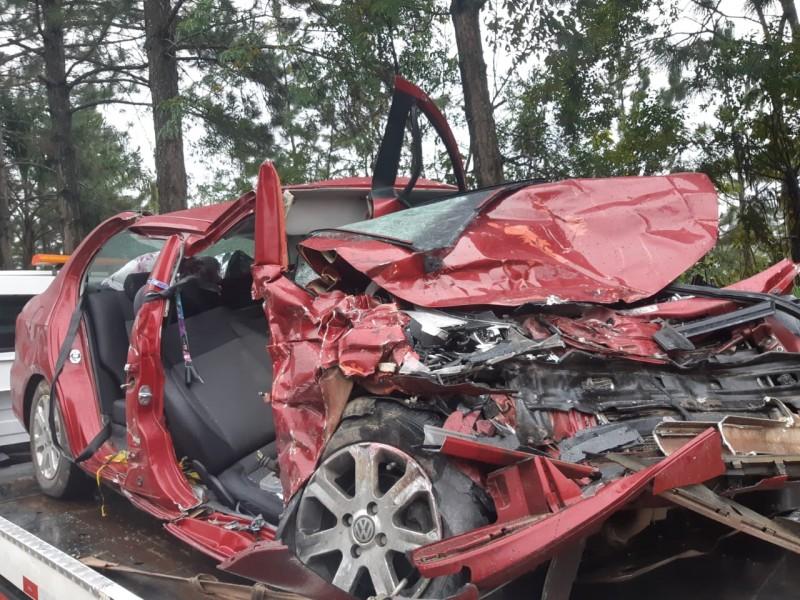 Colisão frontal na BR-282 deixa dois mortos e quatro feridos