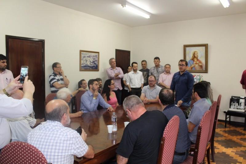 Assinatura de contrato dá início a construção da Área Industrial