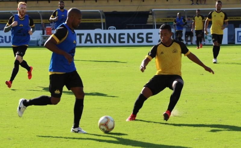 Roberto Cavalo abre o treino e mexe na equipe para enfrentar Brusque 