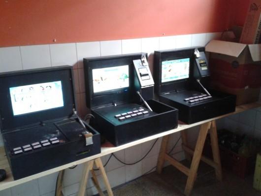 Máquinas caça-níqueis e Jukebox sem selos são recolhidas de bares em Criciúma