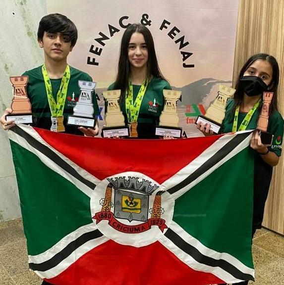 Atletas da FME Criciúma são campeões brasileiros de xadrez