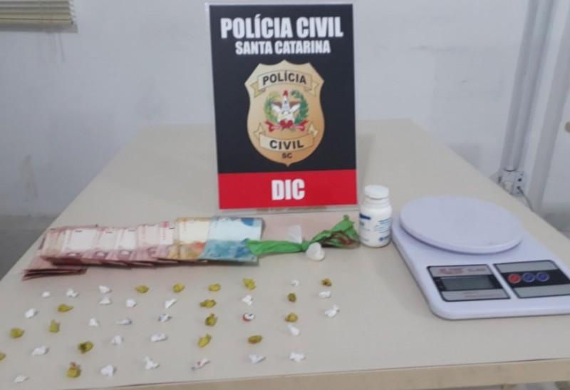 Idoso é preso após ter esquema de tráfico de drogas descoberto em Tubarão 