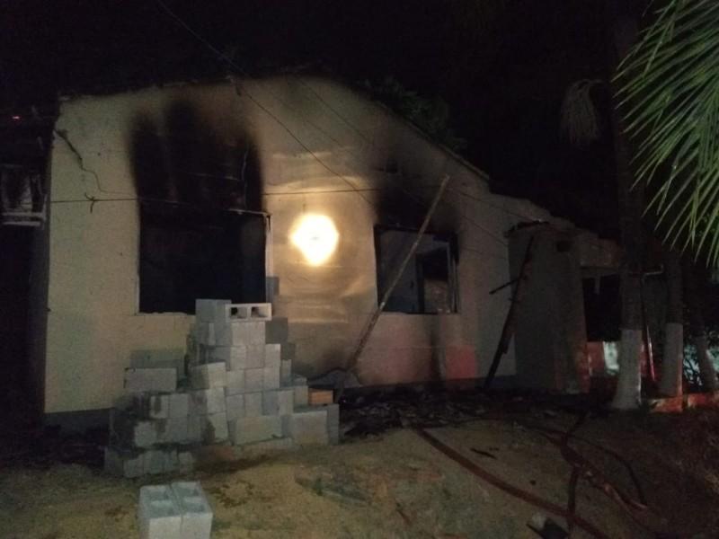 Residência é parcialmente destruída por incêndio em Armazém 