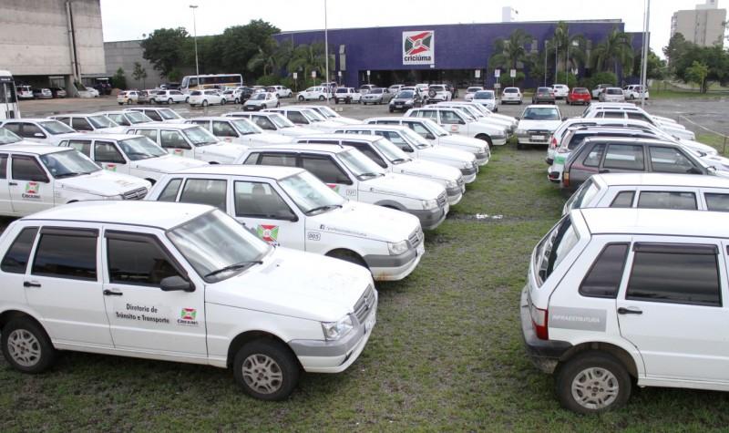Prefeitura realiza leilão público de automóveis