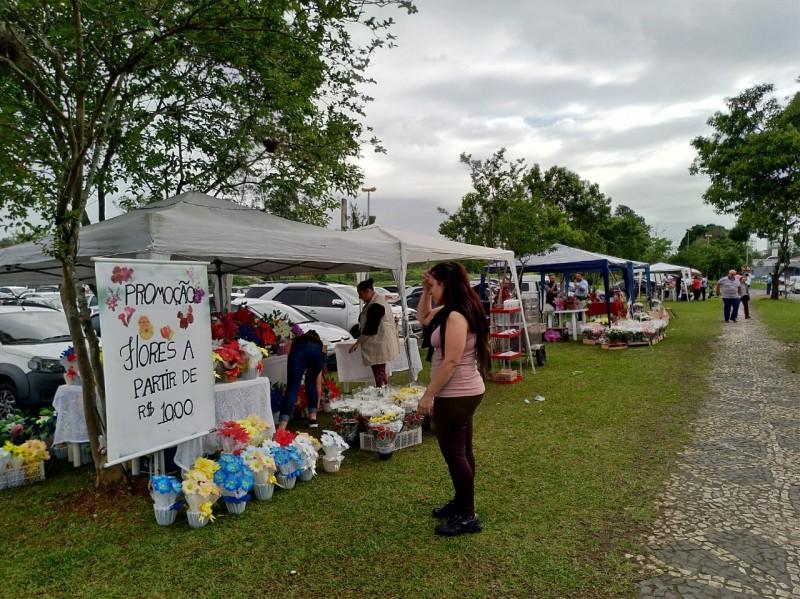 Comerciantes aproveitam Dia de Finados para incrementar vendas de flores