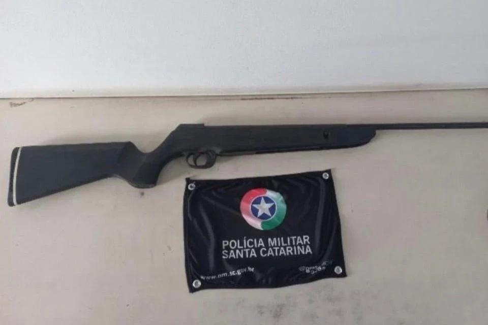 Pedido de água para cavalo gera briga e ameaça com arma de fogo