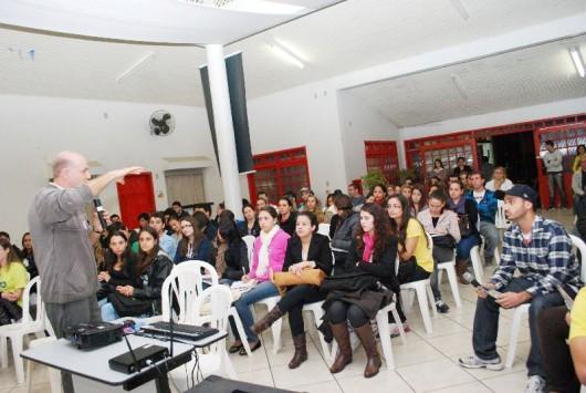 Gildo e Fiori reúnem-se com lideranças estudantis na Unesc