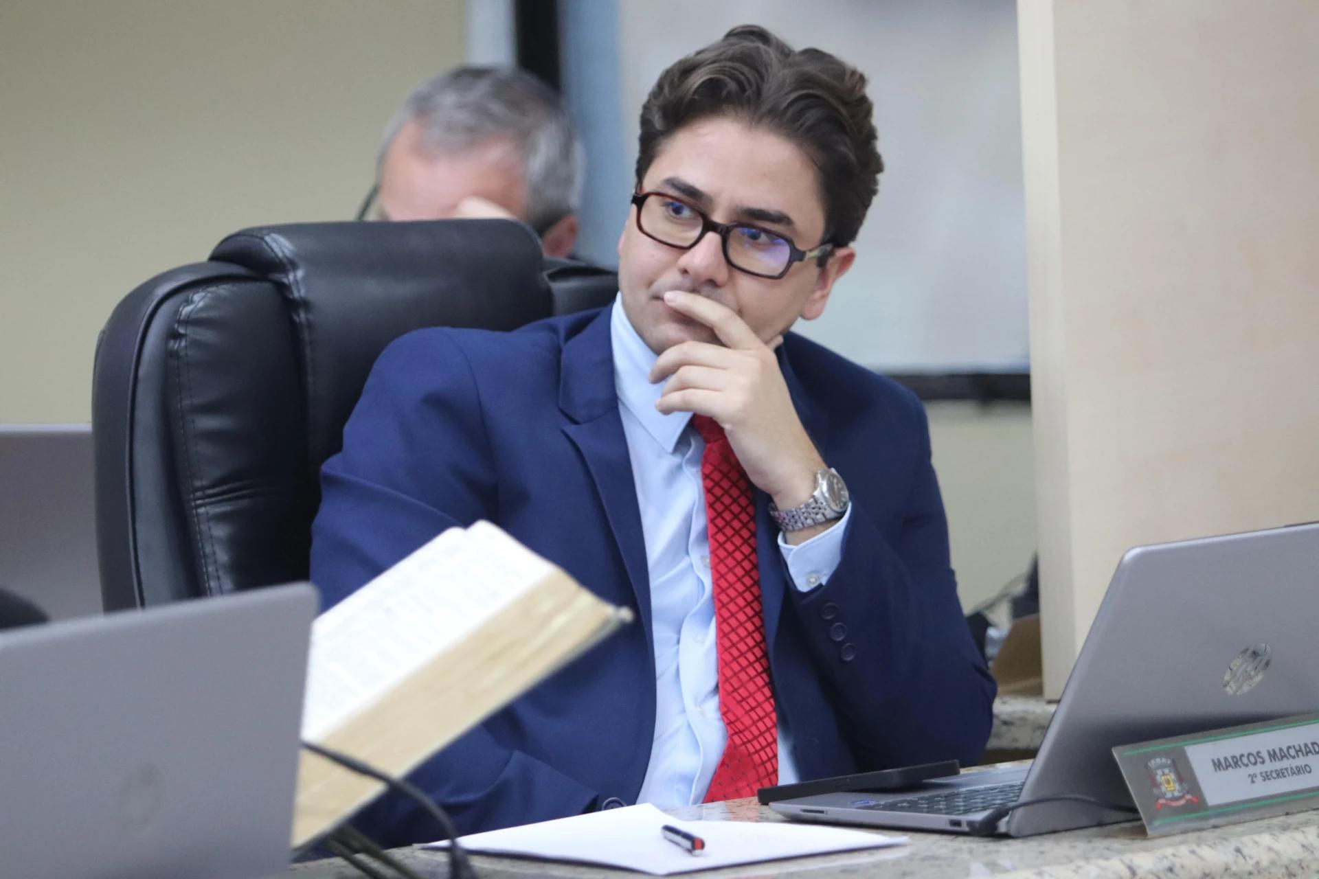 Câmara mantém veto e PL sobre vagas gratuitas de estacionamento para idosos e PCDs é arquivado