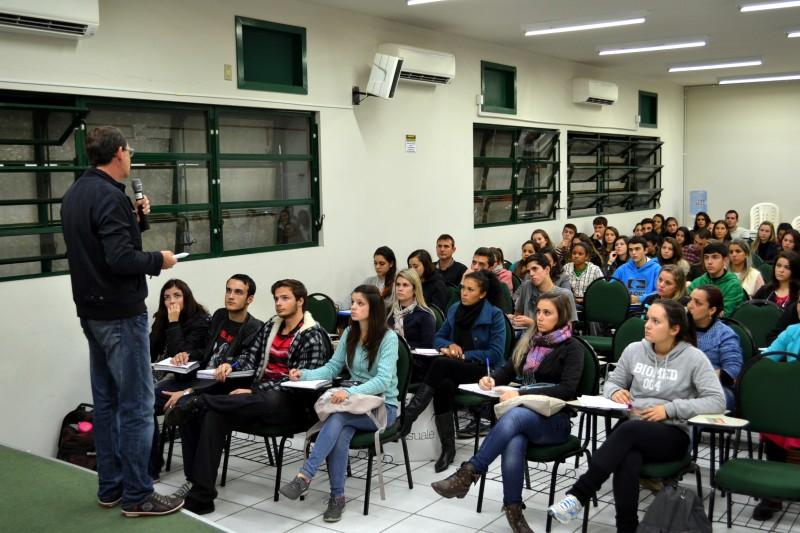 Unesc oferece curso preparatório gratuito para o Enem