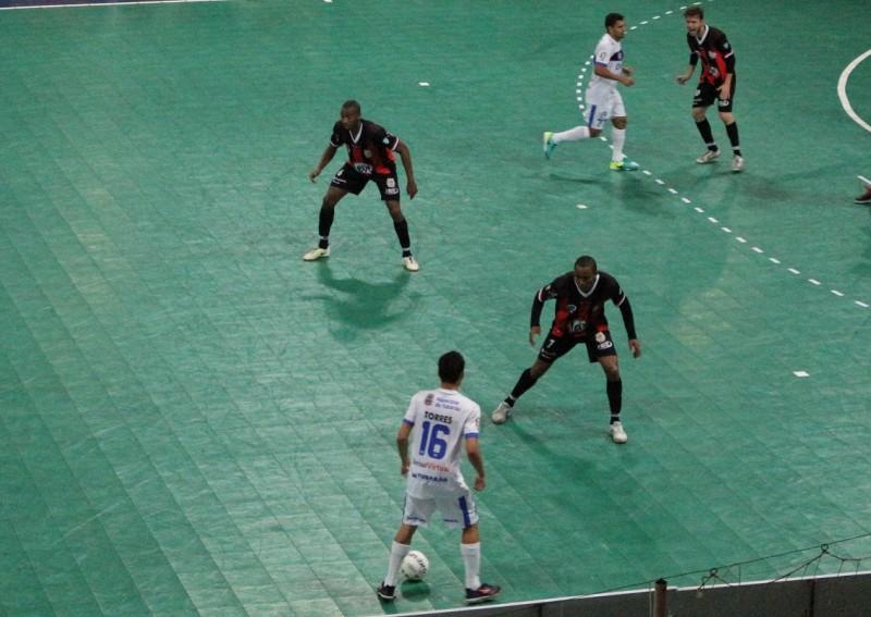 Tubarão busca vitória para chegar no G10