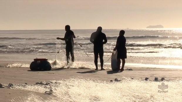 Pescadores começam a preparação para a pesca da tainha 