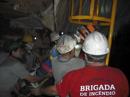 Brigadistas simulam explosão 