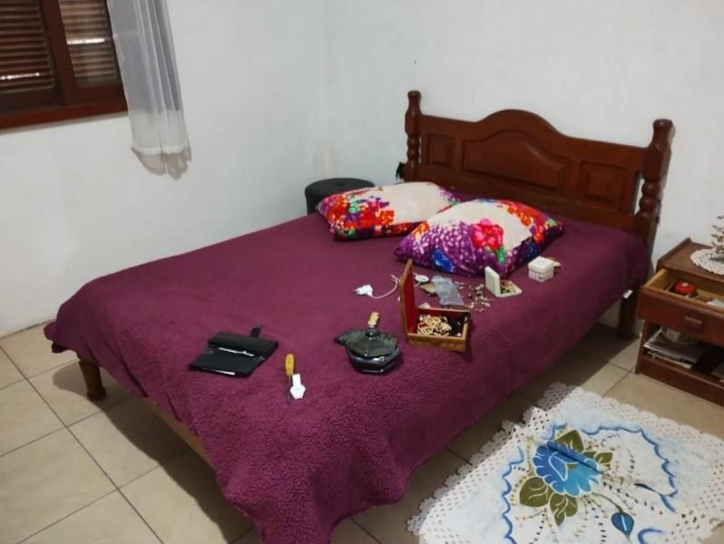 Araranguá: PM prende homem durante furto em casa