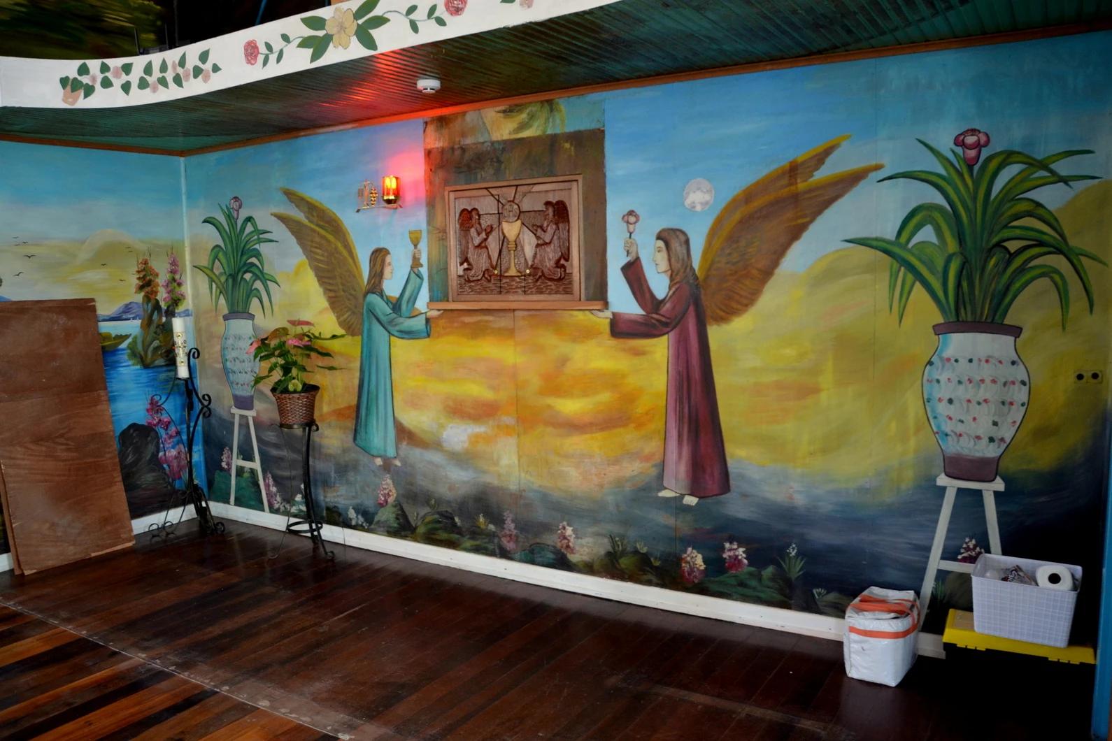Após 25 anos escondido, painel de Santa Bárbara é restaurado em Siderópolis