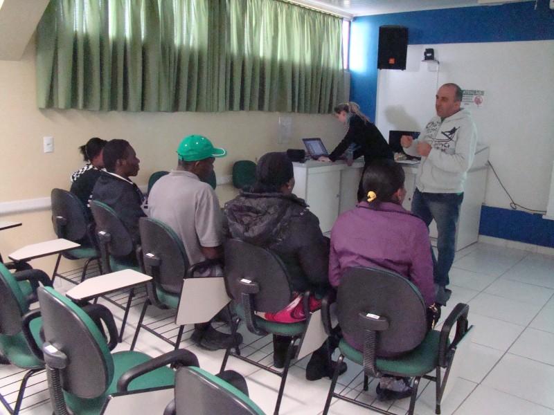 Hospital São José faz treinamento para novos colaboradores haitianos
