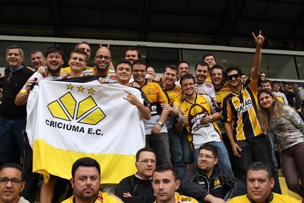 Torcida carvoeira marcou presença no jogo contra o Corinthians