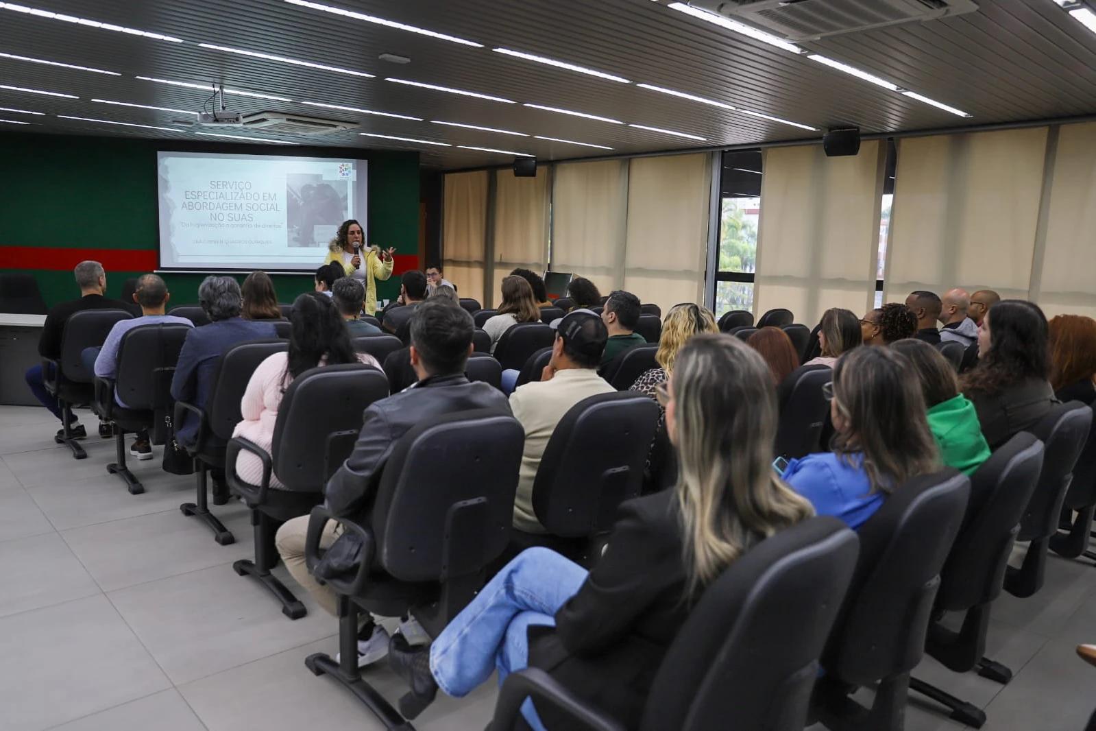 Profissionais do Suas de Criciúma participam de capacitação sobre abordagem social