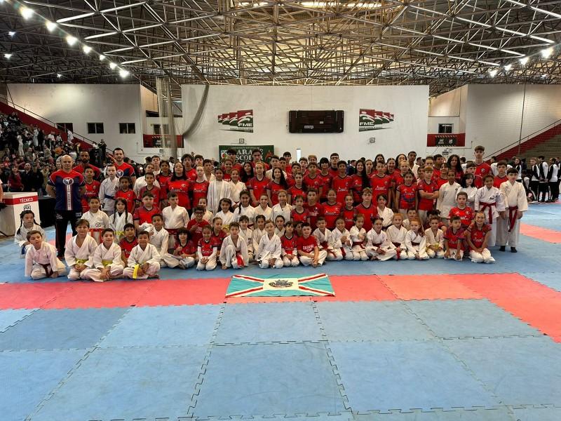 Içara é campeã geral da terceira etapa do Campeonato Estadual de Karatê Escolar