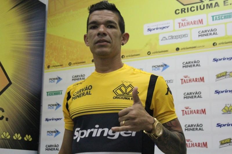 Missão de levar o Tigre à Série A seduz Rodrigo Andrade