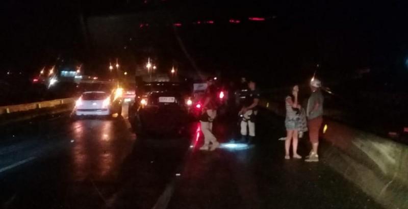 Acidente na Ponte Anita Garibaldi deixa dois feridos
