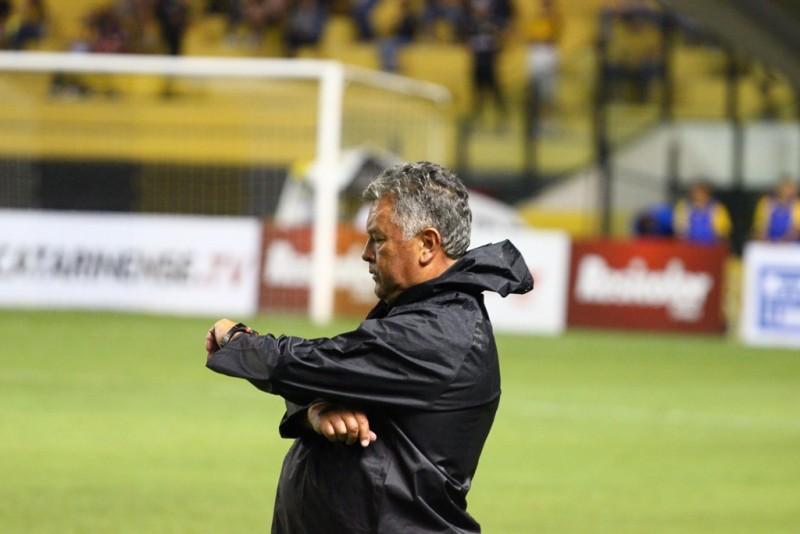 Em jogo de cinco gols, Criciúma sofre a virada e amarga a primeira derrota na temporada 